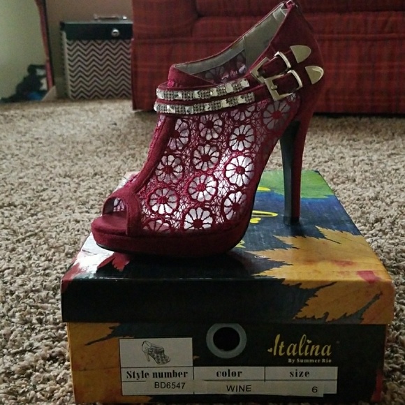 Shoes - Picture 1 of 3